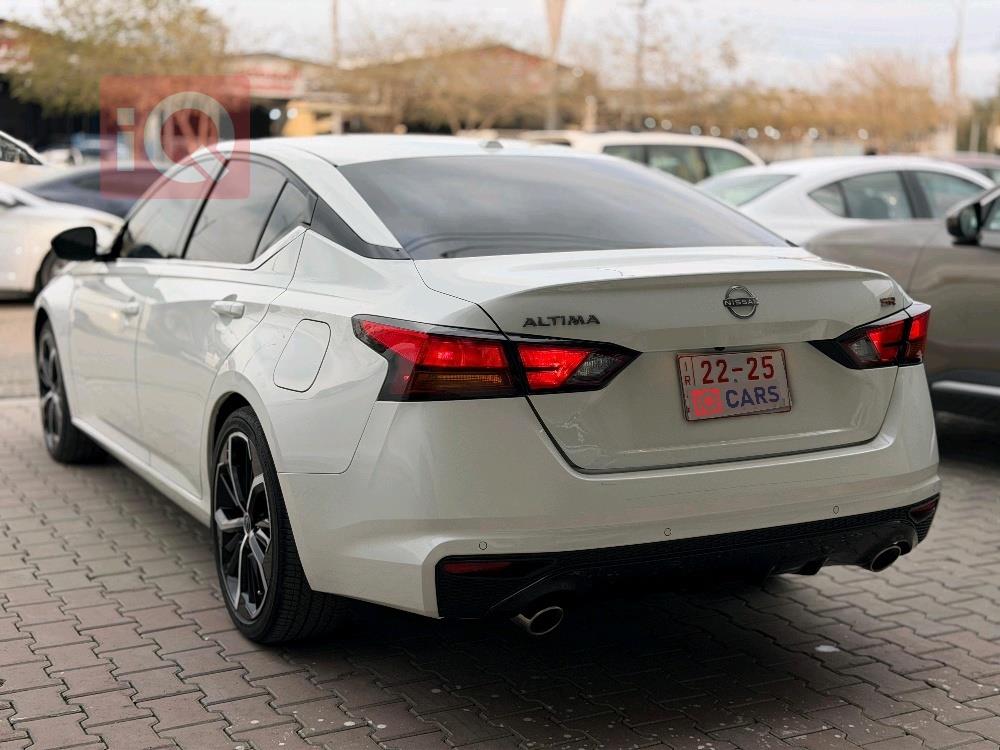 نيسان ألتيما